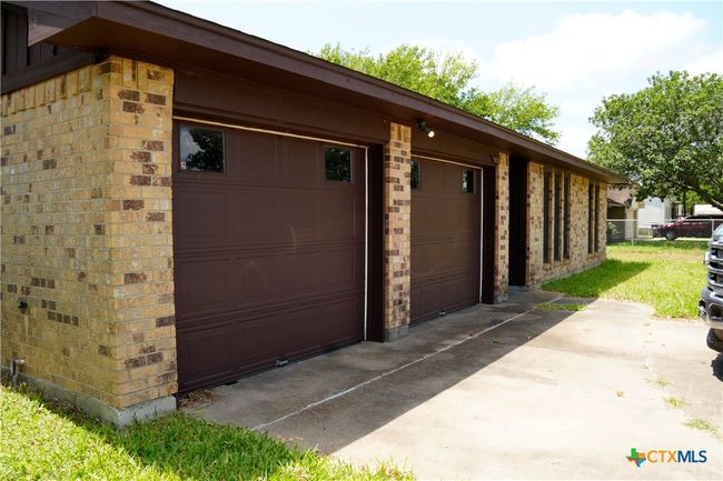 523 Blake St, House other with 4 bedrooms, 3 bathrooms and null parking in Victoria TX | Image 4