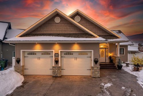 40 Oakfield Close, Red Deer, AB, T4P0C9 | Card Image