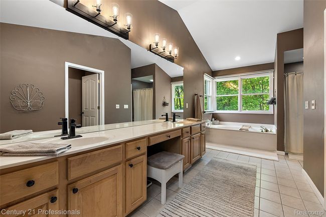Dual sinks in Primary bathroom | Image 33