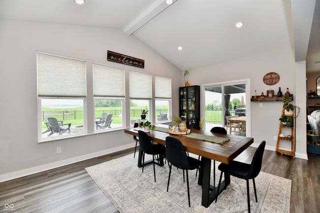 Dining room - full of natural light | Image 25