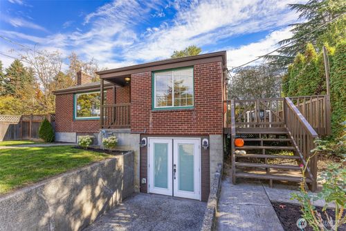 8254 Bagley Ave N, Seattle, WA, 98103-4543 | Card Image