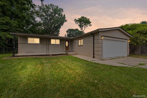 30371 Park Ln, Southfield, MI, 48076-7720 | Card Image