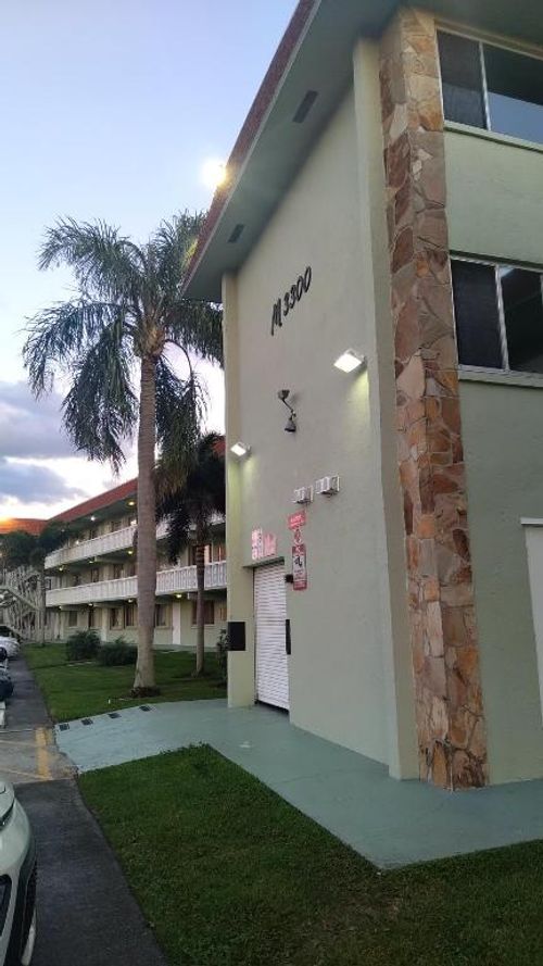 208-3300 Springdale Blvd, Palm Springs, FL, 33461-6392 | Card Image