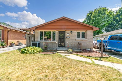 58 Villeneuve Cres, London, ON, N5V1M8 | Card Image