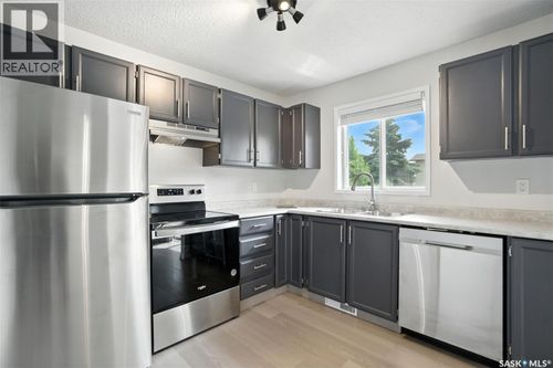 238 Stillwater Dr, Saskatoon, SK, S7J4K3 | Card Image