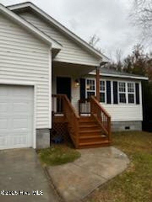 200 Attmore Dr, New Bern, NC, 28560-2774 | Card Image