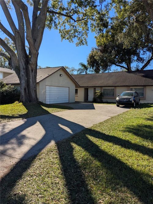 8304 N Gomez Ave, TAMPA, FL, 33614-2815 | Card Image