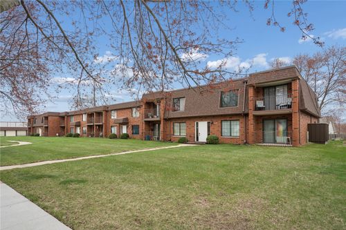 5703 Golden Ct Ne #42, Cedar Rapids, IA, 52402 | Card Image