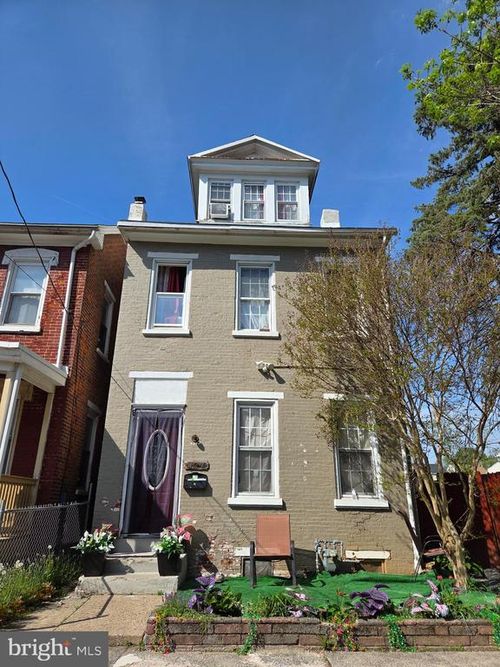 427 Walnut St, POTTSTOWN, PA, 19464-5611 | Card Image