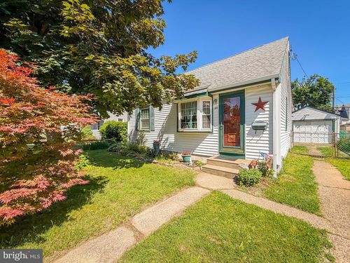3521 Carnarvon Ave, BRISTOL, PA, 19007-2517 | Card Image