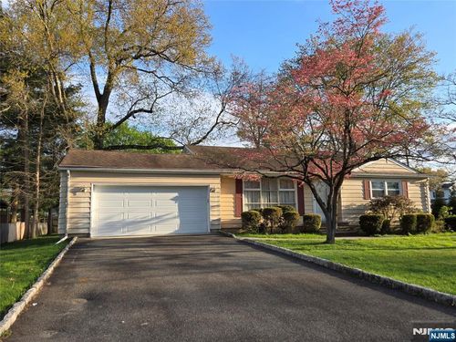 11 White Birch Ave, Pompton Plains, NJ, 07444-1617 | Card Image