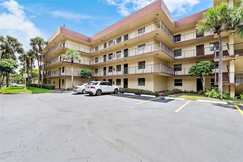 130-3141 Nw 47th Ter, Lauderdale Lakes, FL, 33319-6631 | Card Image