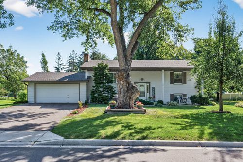 2460 Xylon Ave N, Golden Valley, MN, 55427-3337 | Card Image