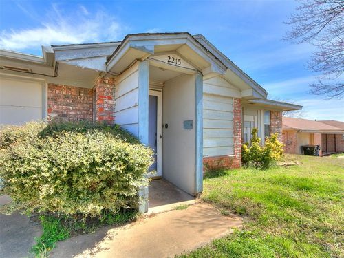 2215 S 11th St, Chickasha, OK, 73018-6716 | Card Image