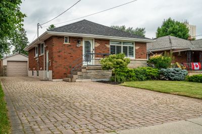 316 E 42nd St, House other with 2 bedrooms, 2 bathrooms and 6 parking in Hamilton ON | Image 2