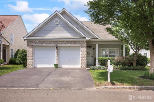 4 Holly Manor Ct, Helmetta, NJ, 08828-1165 | Card Image