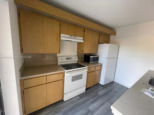 513-513 Green Springs Pl, West Palm Beach, FL, 33409-7505 | Card Image