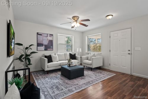 12755 Sarsfield Ave, Warren, MI, 48089-4818 | Card Image