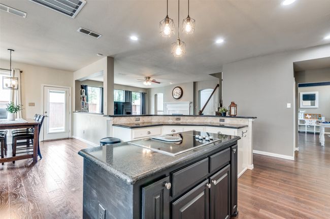 2804 Stonehurst Dr, House other with 4 bedrooms, 4 bathrooms and null parking in Grapevine TX | Image 12