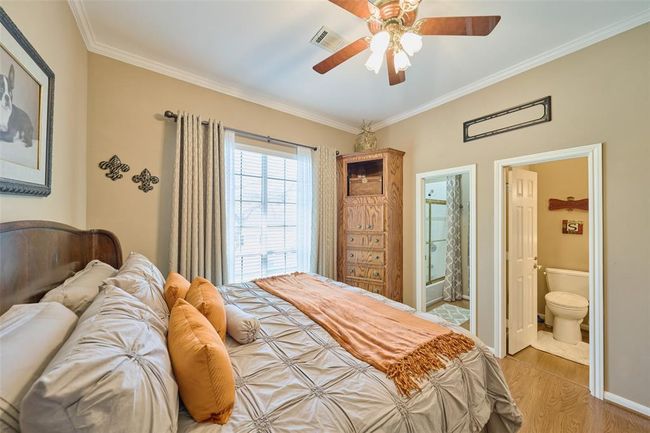 2nd bedroom has an adjoining tub & shower combination | Image 31