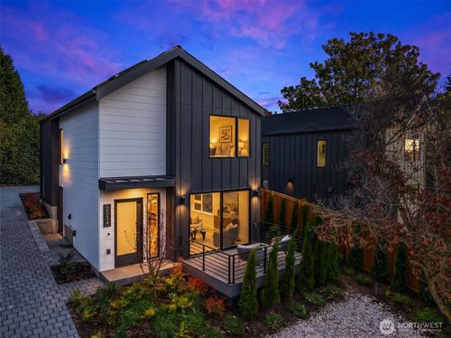 2534 30th Ave W, Seattle, WA, 98199-3330 | Card Image