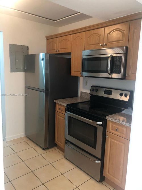 apt-203-560 Nw 114th Ave, Sweetwater, FL, 33172-3580 | Card Image