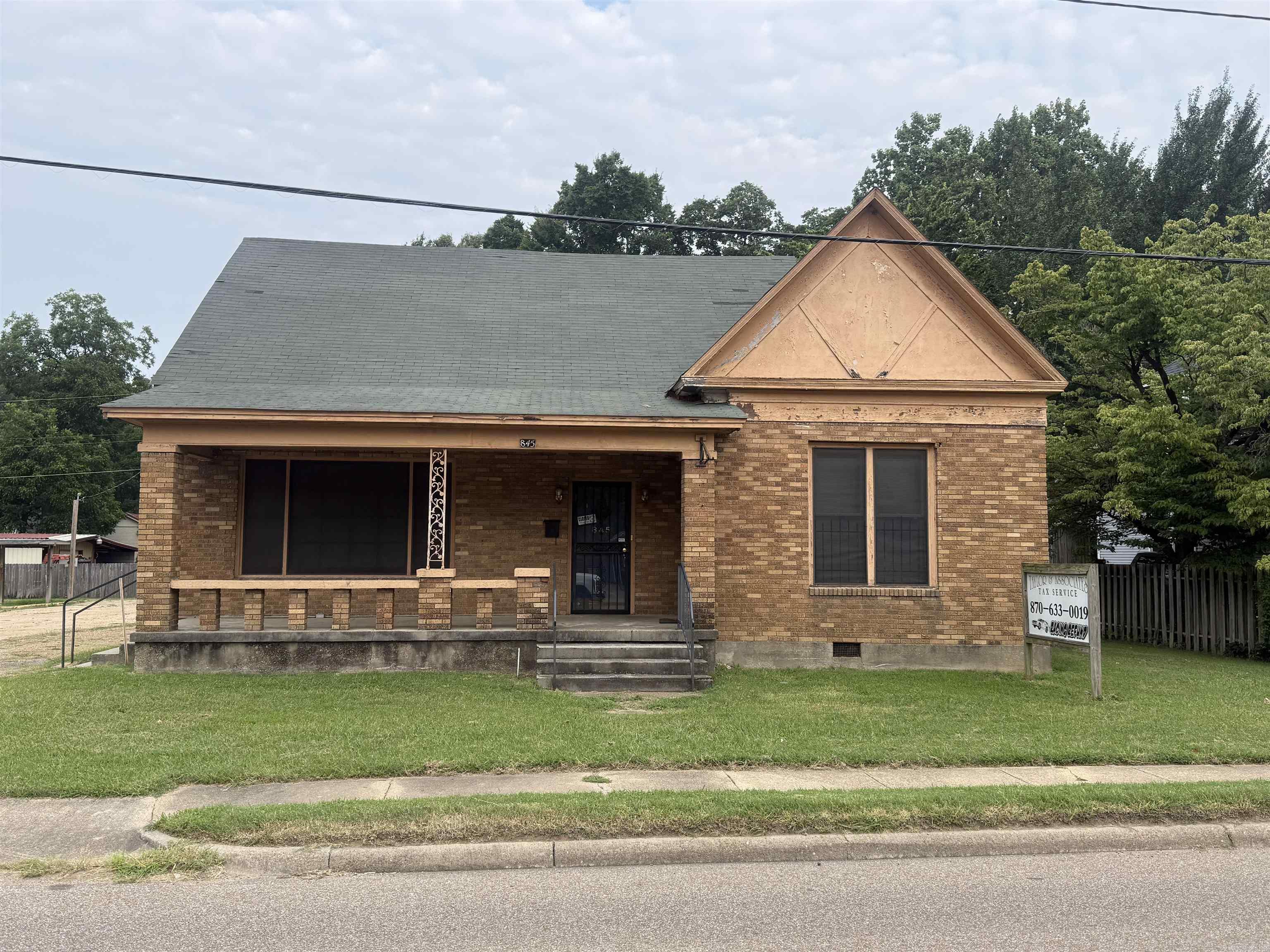 845 N Washington St, Forrest City, AR 72335
