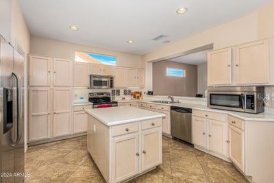 22625 N Las Vegas Drive, House other with 2 bedrooms, 2 bathrooms and null parking in Sun City West AZ | Image 3