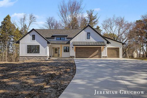 2160 Engleside Dr Se, Grand Rapids, MI, 49546-6225 | Card Image