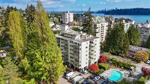 212-1425 Esquimalt Ave, West Vancouver, BC, V7T1L1 | Card Image