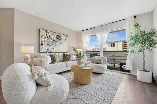 209-327 Chestnut Ave, Long Beach, CA, 90802-2916 | Card Image