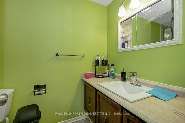 2092 Orient Park Dr, Condo with 3 bedrooms, 2 bathrooms and 1 parking in Gloucester ON | Image 11