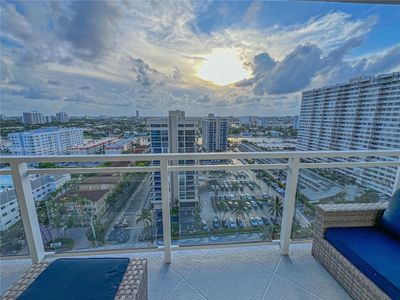 1606 - 2030 S Ocean Dr, Condo with 2 bedrooms, 2 bathrooms and null parking in Hallandale Beach FL | Image 3