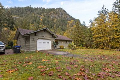 19601 Silver Skagit Rd, House other with 2 bedrooms, 1 bathrooms and 10 parking in Hope BC | Image 2