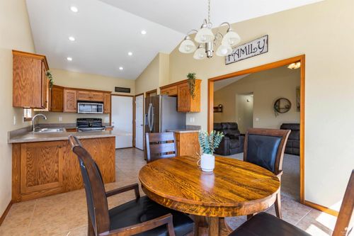 2808 Brookpark Dr, Manhattan, KS, 66502-8441 | Card Image