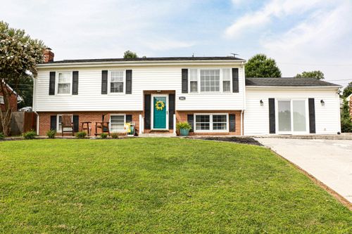 3067 Parham Dr, Roanoke, VA, 24014-5353 | Card Image