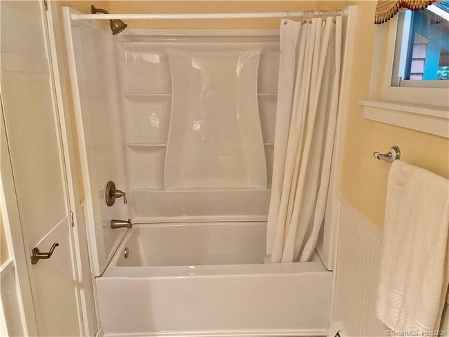 229 New Rd, House other with 2 bedrooms, 3 bathrooms and null parking in Avon CT | Image 32