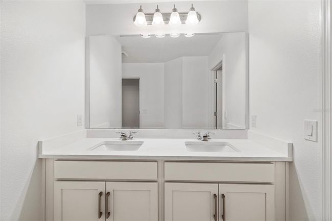 Primary Bathroom | Image 11