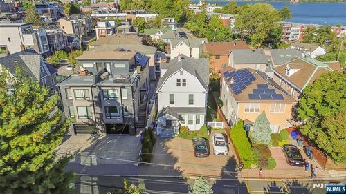 19 Sterling Pl, Edgewater, NJ, 07020-1414 | Card Image