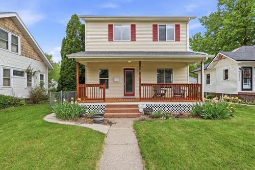 2810 Middle Rd, Davenport, IA, 52803-3431 | Card Image