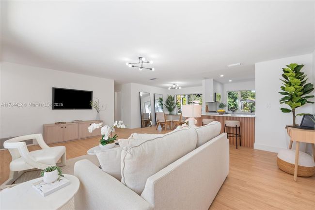 3833 Sw 67 Th Ter, House other with 4 bedrooms, 2 bathrooms and null parking in Miramar FL | Image 6
