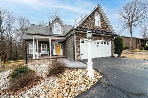 208 Triplett St, Jonesville, NC, 28642-2332 | Card Image