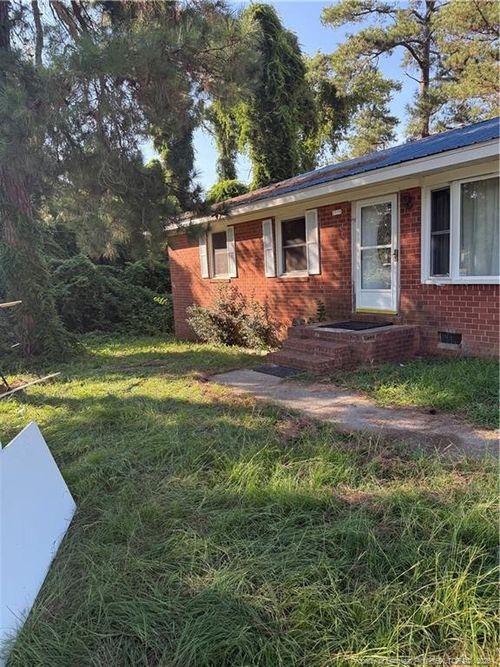 2829 Brookhaven Dr, Sanford, NC, 27330-9181 | Card Image