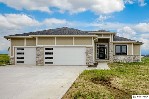 8704 Legacy St, Papillion, NE, 68046-5125 | Card Image