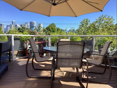 2217 Oak St, Vancouver, BC, V6H3W6 | Card Image