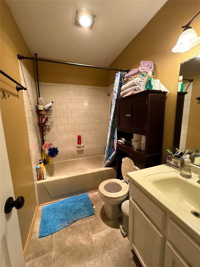 Primary Bathroom | Image 24