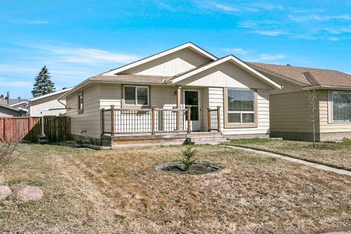 19 Erin Park Bay Se, Home with 4 bedrooms, 2 bathrooms and 2 parking in Calgary AB | Card Image