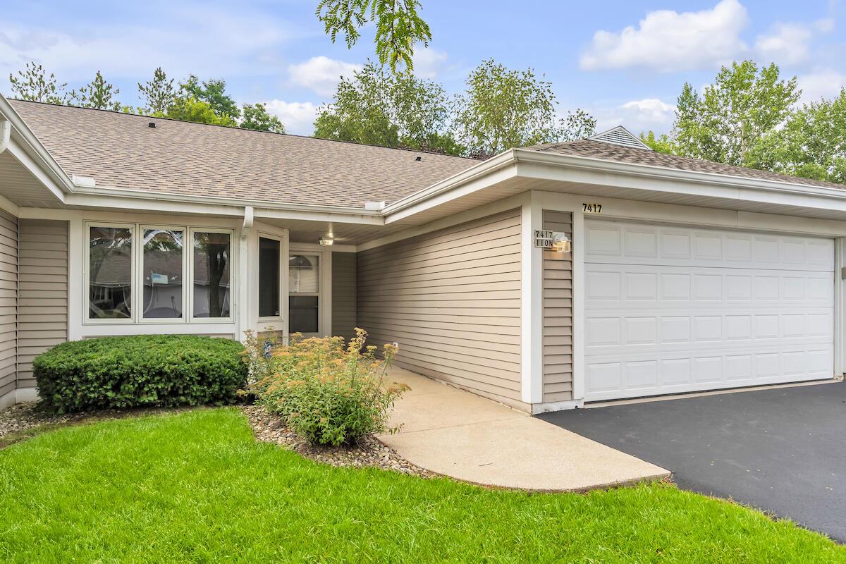Mequon Square Dr, Mequon, WI 53092