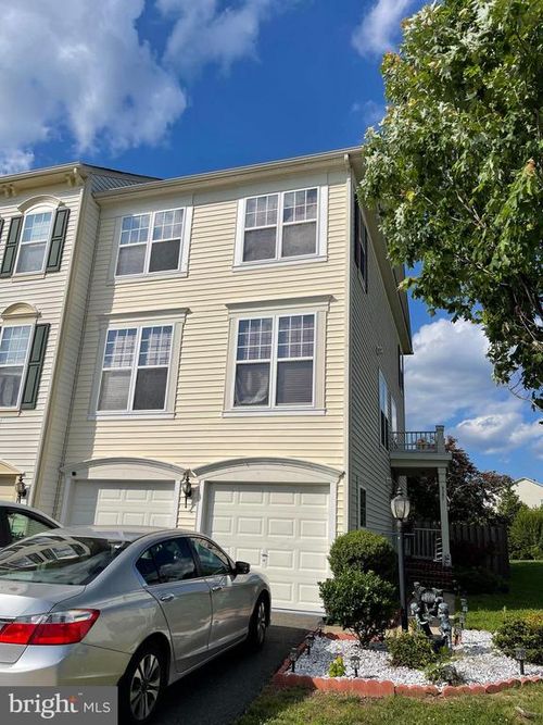 9257 Alvyn Lake Cir, BRISTOW, VA, 20136-6148 | Card Image