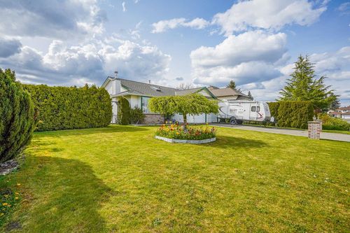 3329 197 St, Langley, BC, V3A7X4 | Card Image